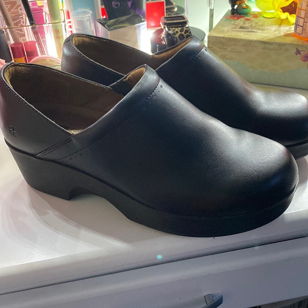 Woman’s work shoes…used only few times…